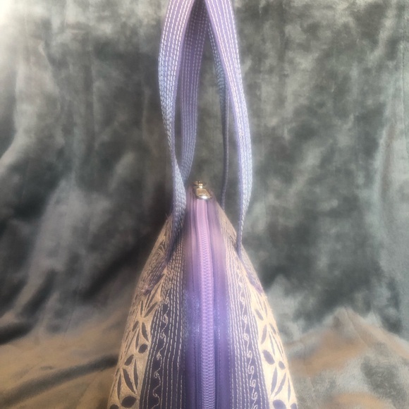 Elegant Purple Handbag with Intricate Embroidered Pattern by Laga Designs (New) - Picture 4 of 12